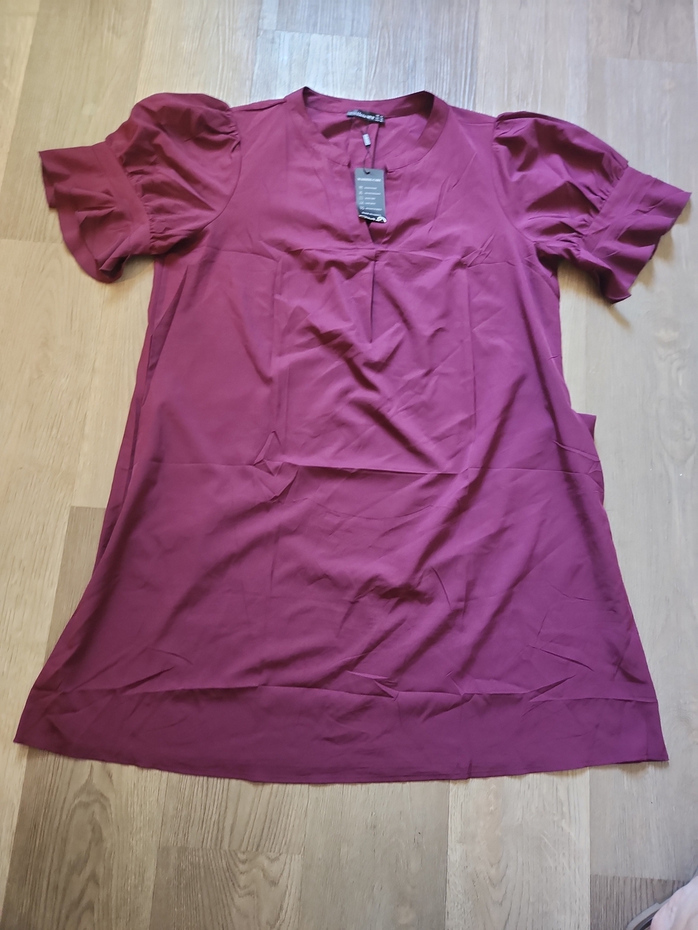 Puff-Sleeve V-Neck Tunic in Berry
